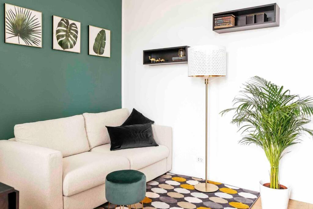 Beautiful Apartment - Top Location - Netflix+Balcony Bucureşti Exterior foto